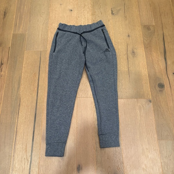Adidas $60 Must Haves Versatility Tapered Joggers Gray Marl XS EUC - Picture 2 of 8